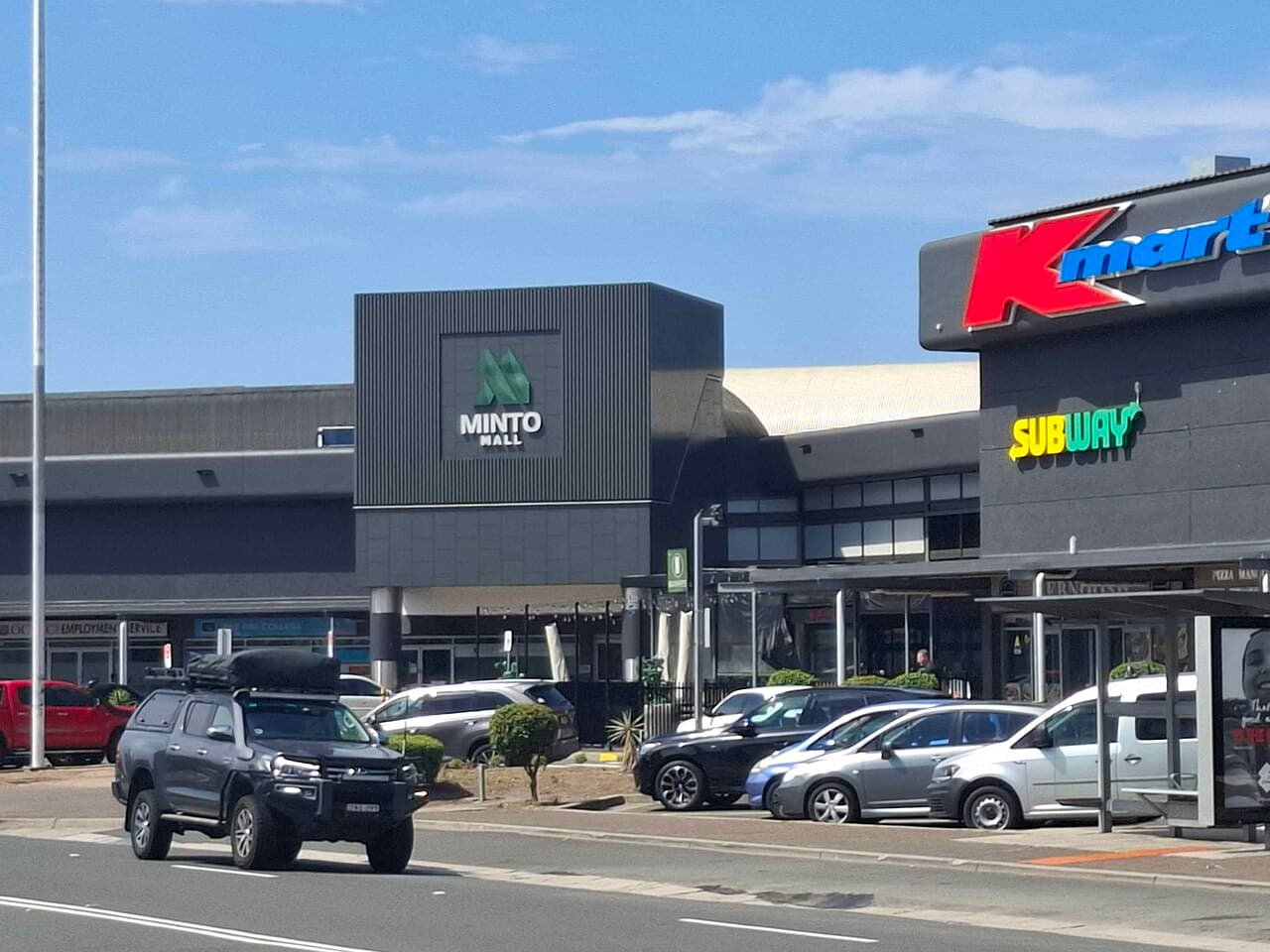 Minto Mall, Highway Entrance